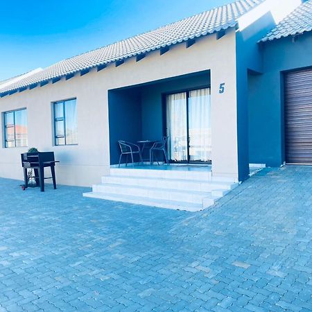 Tranquility Guesthouse Standerton Exteriör bild